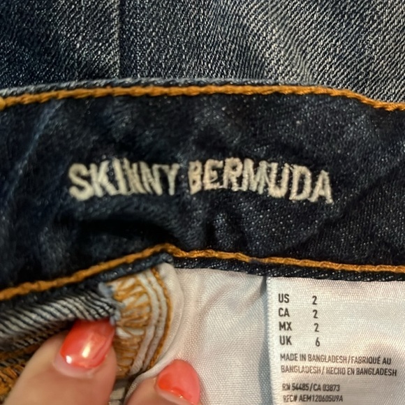 American Eagle size 2 skinny Bermuda stretch denim shorts- cut off, distressed - Picture 8 of 9